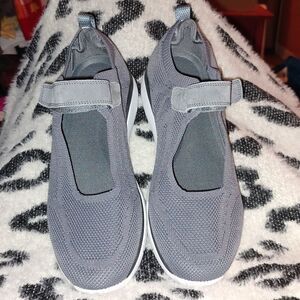 Propet 12 4E grey fabric Mary Jane's New
